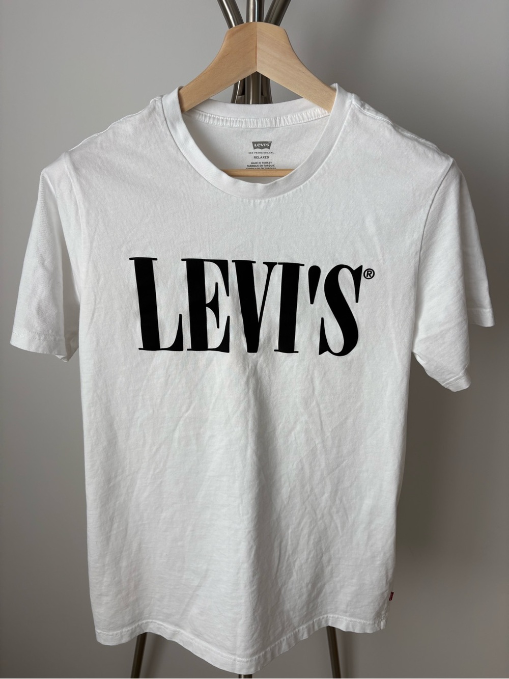 Levi's White Short Sleeve Crewneck with Black Logo
